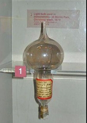 Lampen, Leuchten, Kronleuchter, Lüster, Kristallleuchter, Gartenlampen und Designerlampen  Bild © Wikipedia