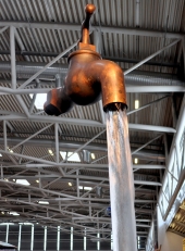 Die Gartenmesse 2010 in München Freischwebender Wasserhahn  von Michael Krauss © wei