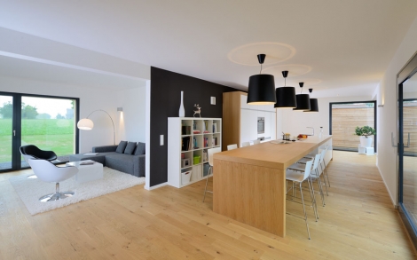 Holzhaus0 Holzhaeuser von BAUFRITZ Design Holzhaus Wried Wriedt Küche  Essplatz und Wohnzimmer