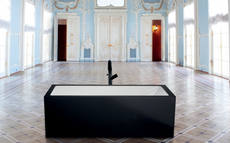 Baddesign Badewannendesign von Aquamass Badewanne Senses Black and White