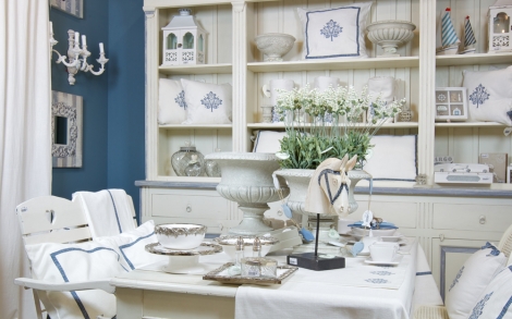 Wohnaccessoires und Einrichtungsnews Romantische weisse Schraenke im Landhausstil