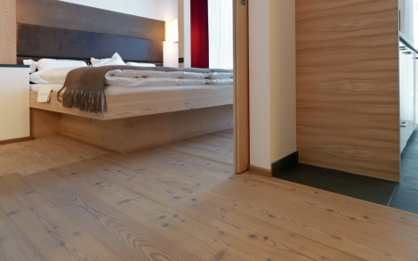 Parkett und Holz Boden Admonter Classic Laerche ALT Weiss geoelt von