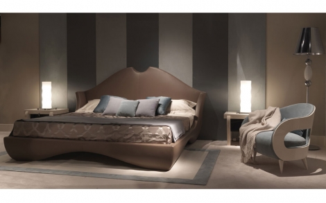 Italienische Moebel Design von TURRI Doppelbett und Sessel aus der Kollektion Pegaso