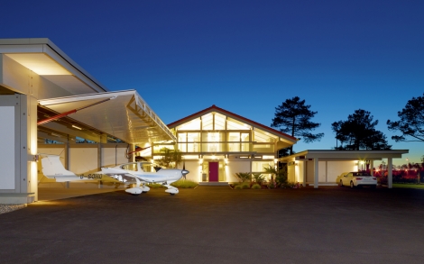 Architektenhaus Huf Haus HUF mit Flugzeughangar Ein 2