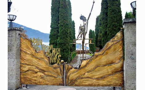 Kunst Kuenstler Bildhauer Gahr metallART Friedhofstor von MetallART
