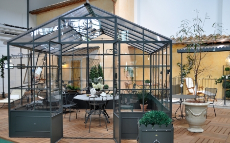 Gartenmoebel von Unopiu Rundgang bei Gewaechshaus Orangerie
