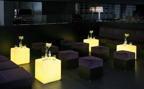 Tische Beistelltische Leuchtende von Moree Leuchtender Wuerfeltisch Cube LED Pro