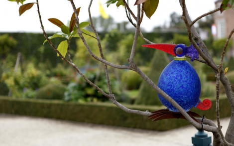 Gartenskulpturen von Borowski Gallery Fat Gonzo blau