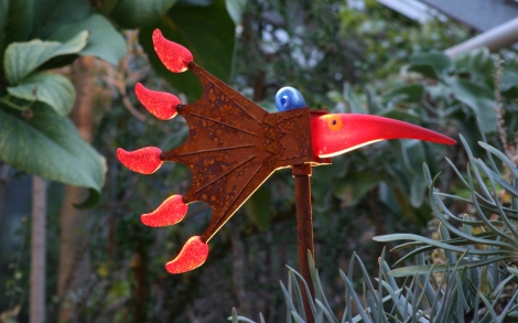 Gartenskulpturen von Borowski Gallery Windbird rot