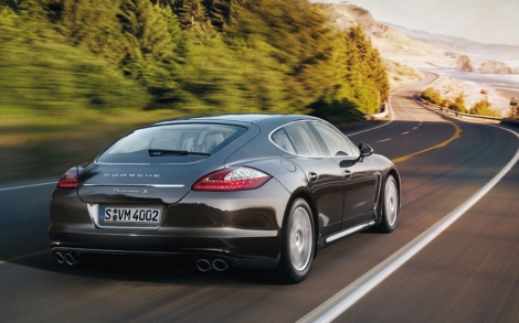 High End HiFi Audio Systeme von Burmester Surround Sound System im Porsche Panamera